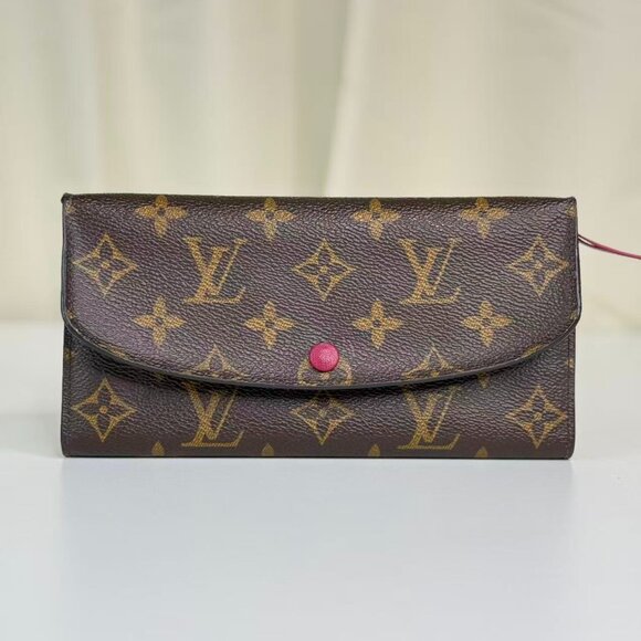 Louis Vuitton Monogram Canvas Wallet with Classic LV Logo Design - Picture 1 of 7
